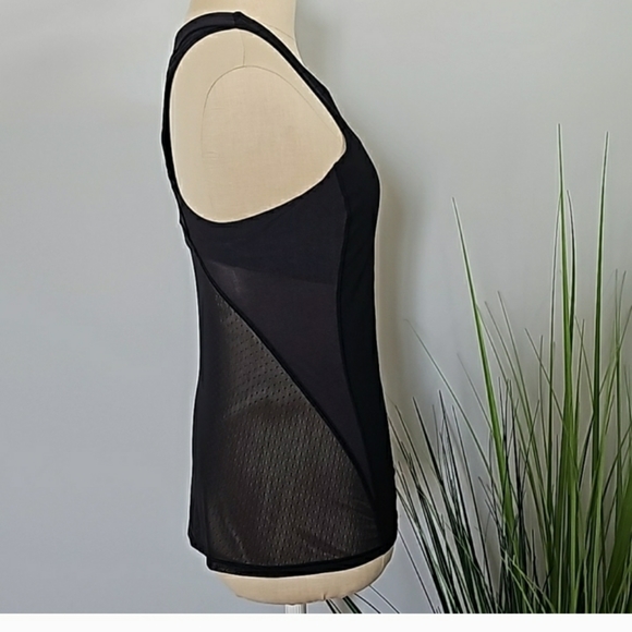 Lululemon Body Con Tank in Black - Picture 3 of 3